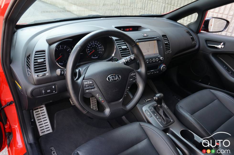 2016 Kia Forte 5 SX cockpit