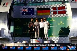 Daniel Ricciardo , Red Bull Racing, Nico Rosberg, Mercedes GP, Andy Cowell, Mercedes opérateur en chef de la motorisation, Kevin Magnussen, McLaren F1, sur le podium.