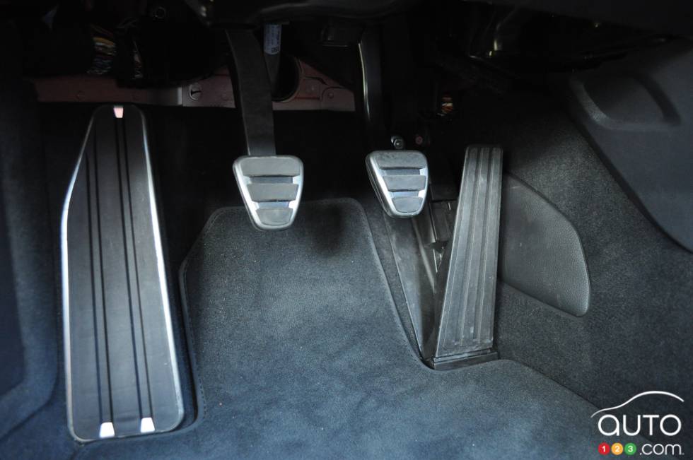 2017 Porsche 718 Boxster S pedals