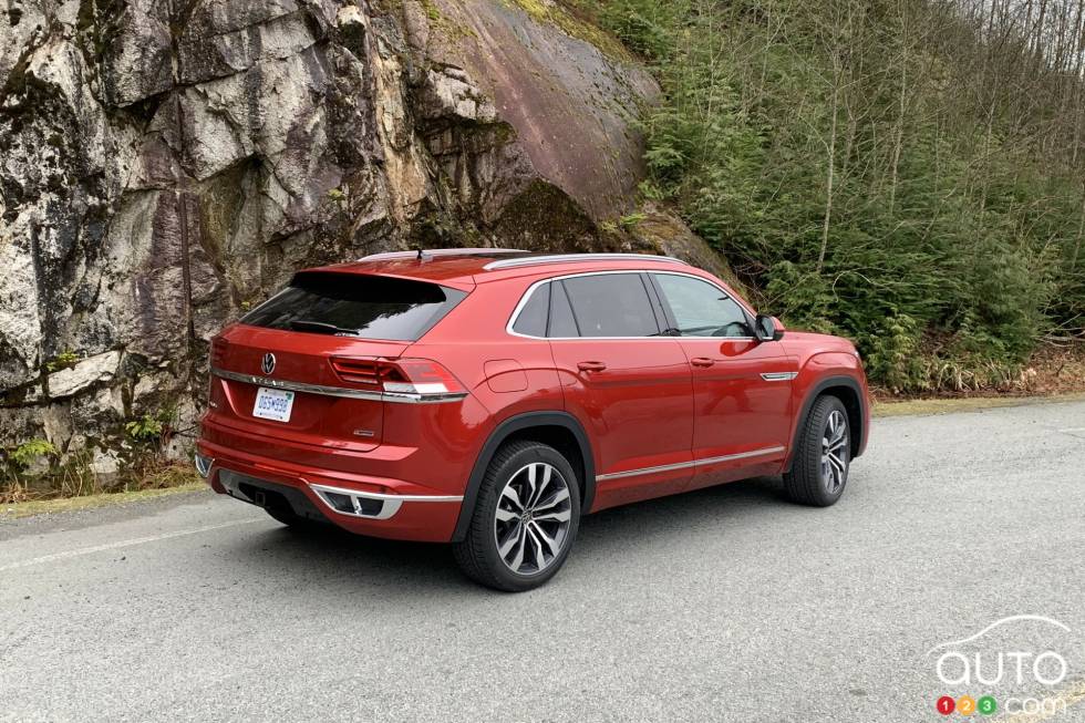 We drive the 2020 Volkswagen Atlas Cross Sport