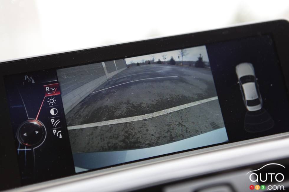 Rearview camera displan