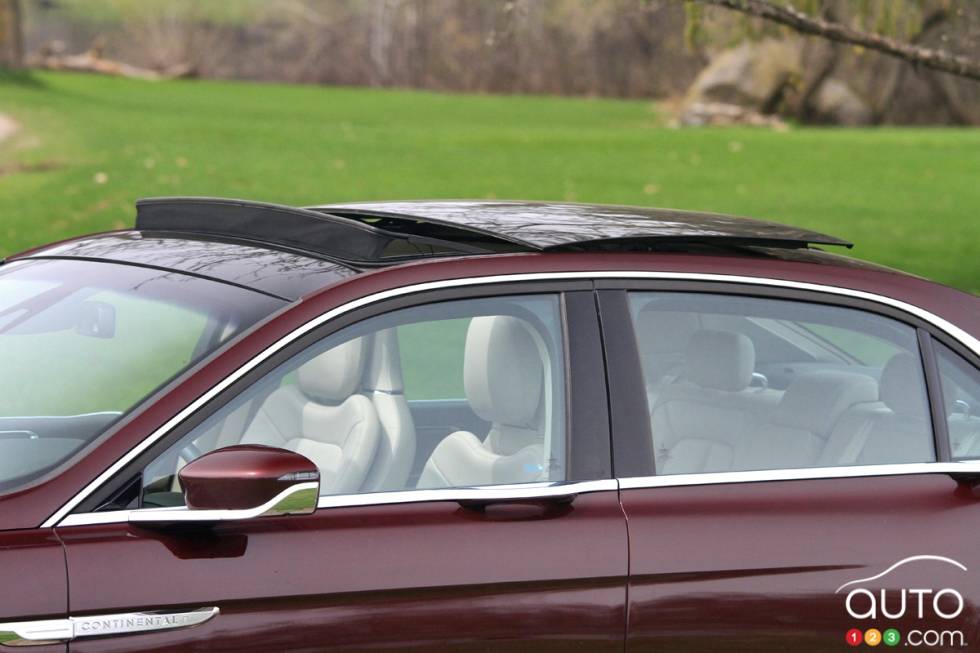 side view with sunroof