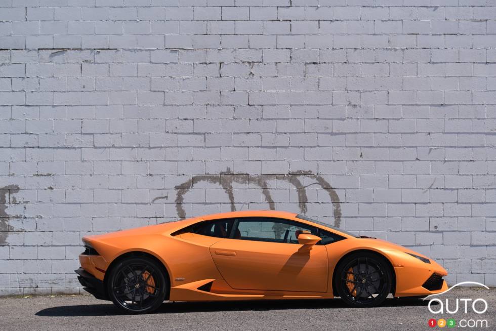 2015 Lamborghini Huracan side view