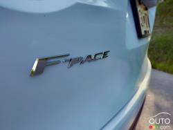 Écusson du modèle du Jaguar F-Pace 2017