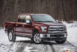 2016 Ford F-150 Lariat FX4 4x4 front 3/4 view