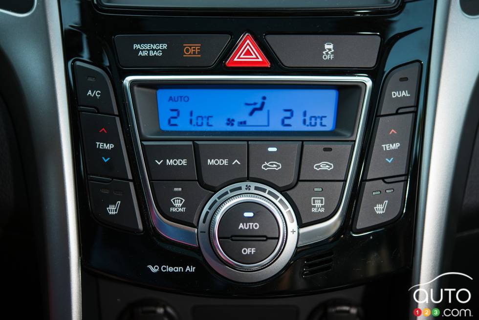 2016 Hyundai Elantra GT Limited climate controls