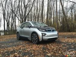 2016 BMW i3 front 3/4 view