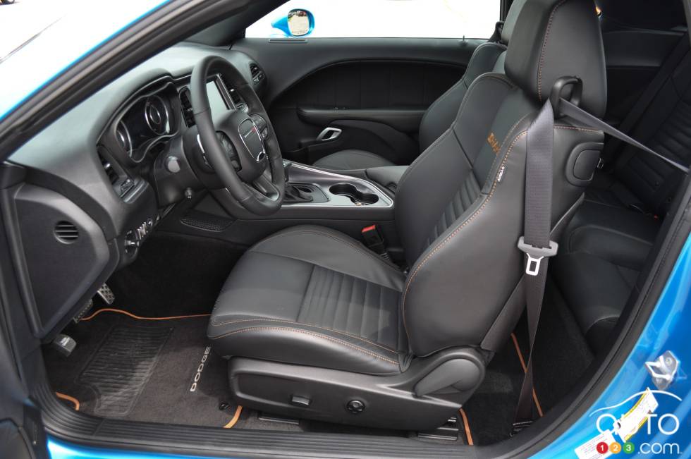 Sièges avant de la Dodge Challenger RT ScatPack3 2015