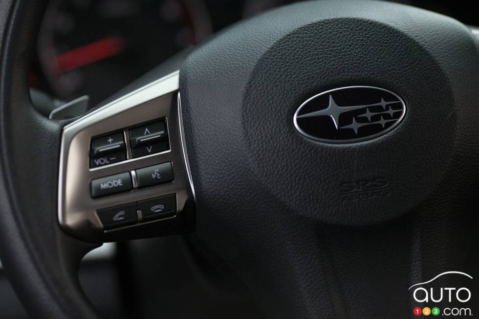 Commandes audio et Bluetooth montées sur le volant