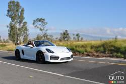 2016 Porsche Boxster Spyder front 3/4 view