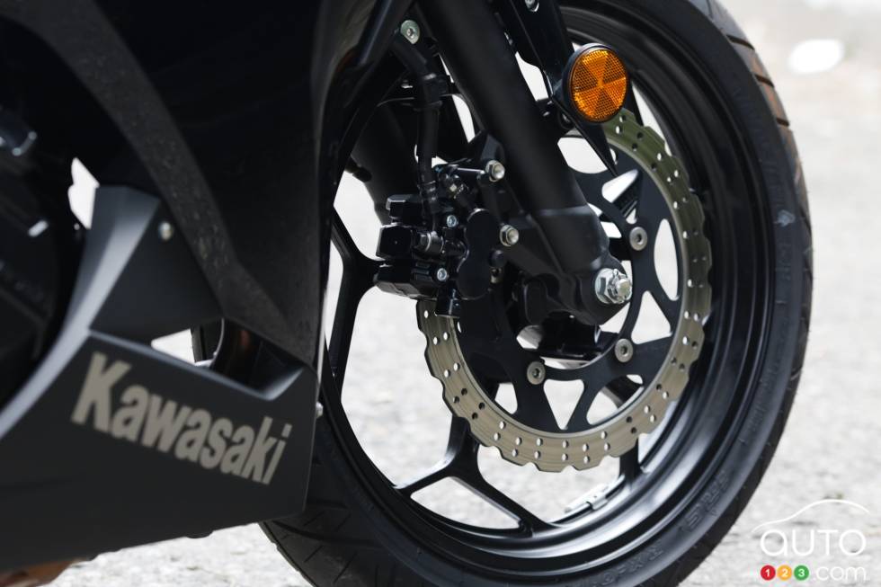 détails de la roue et des freins