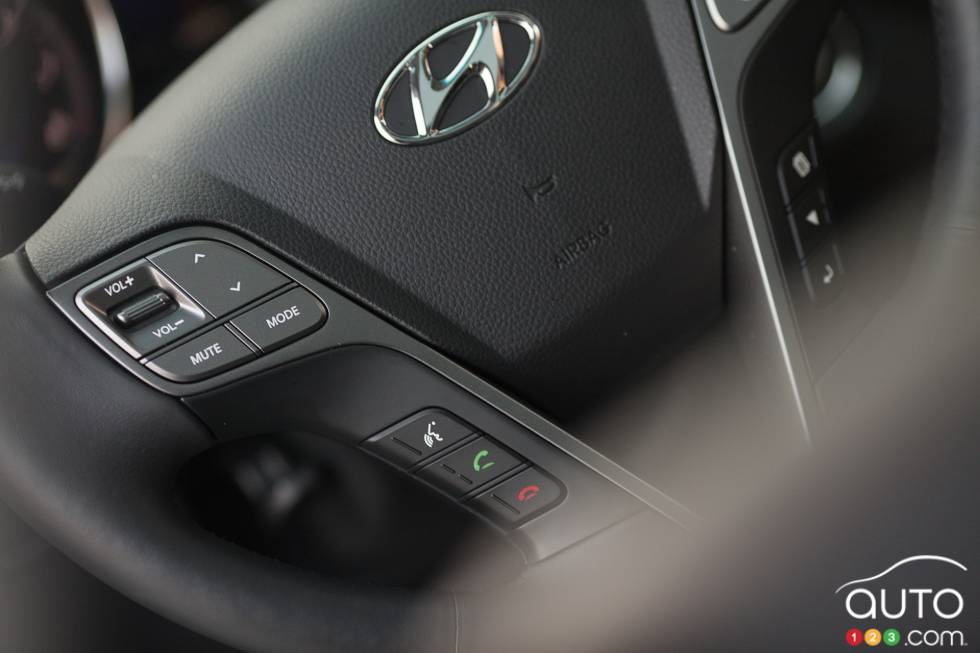 Commandes audio et Bluetooth sur le volant