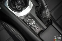 2016 Fiat 124 Spyder infotainement controls