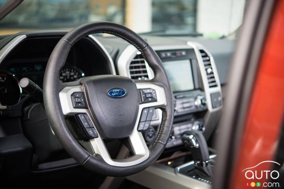 2016 Ford F-150 Lariat FX4 4x4 steering wheel