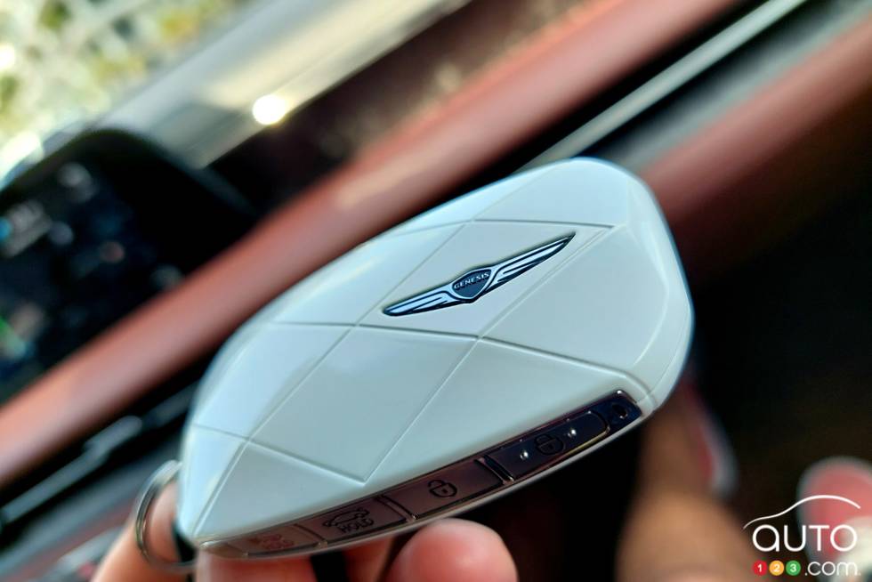 We drive the 2023 Genesis G90