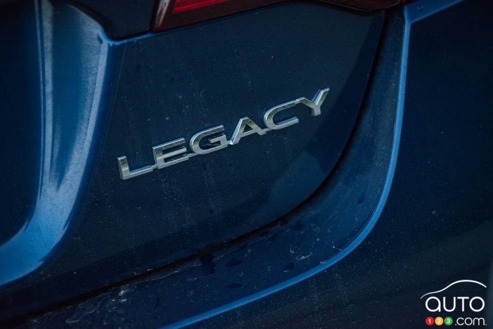Écusson du modèle de la Subaru legacy 2.5i Touring 2016