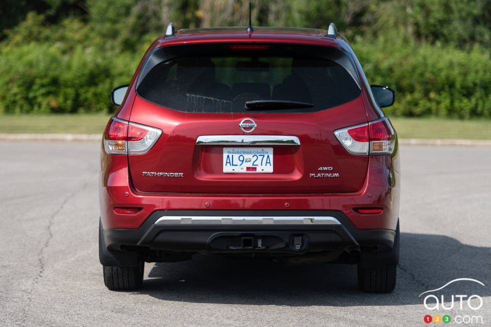 2015 Nissan Pathfinder Platinum AWD rear view