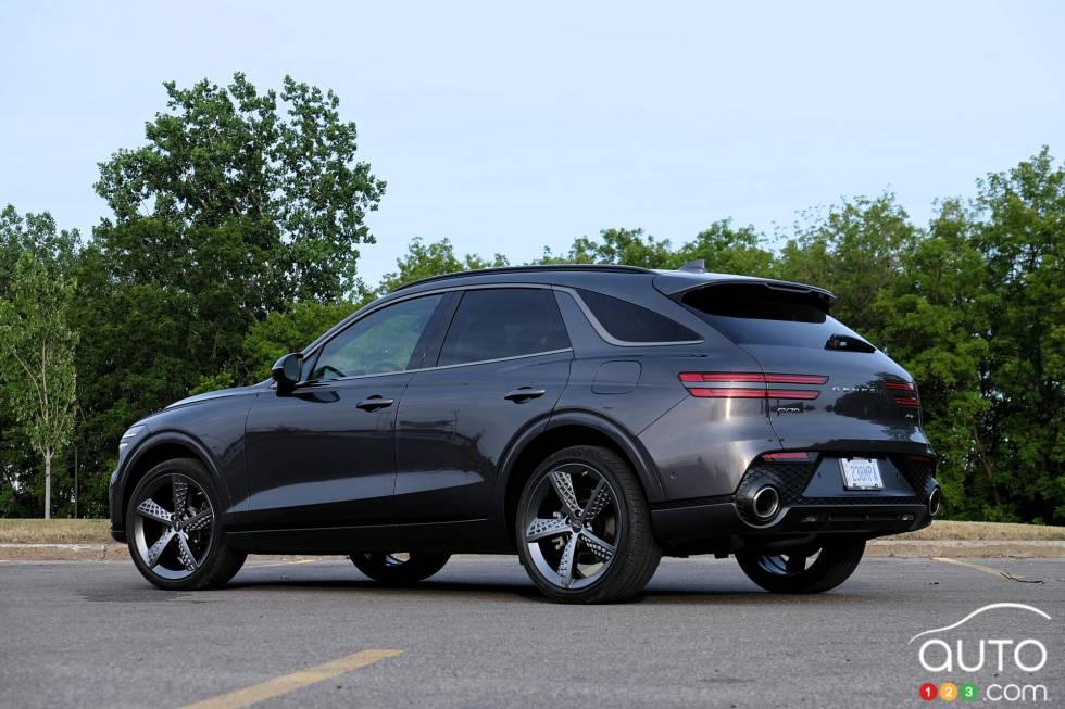 We drive the 2022 Genesis GV70
