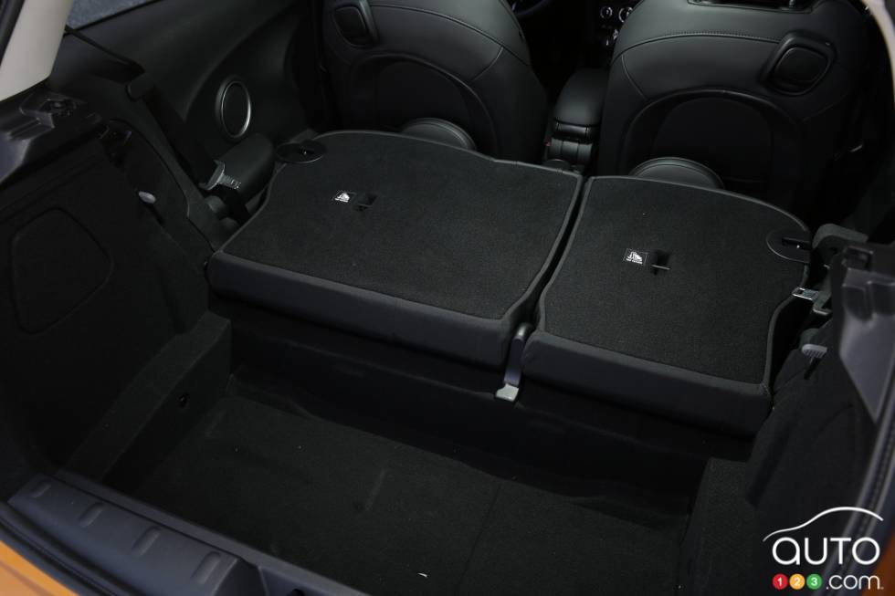 rear seats' configurations