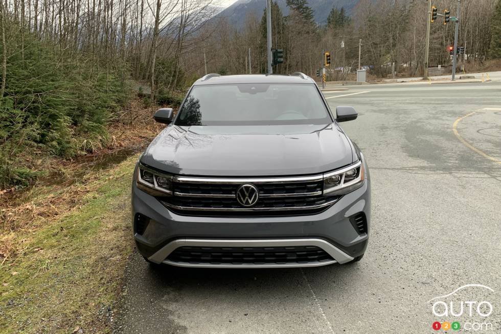 We drive the 2020 Volkswagen Atlas Cross Sport