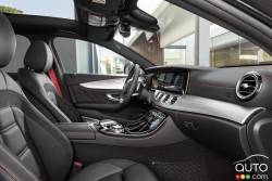 2017 Mercedes-AMG E43 4MATIC front interior compartment
