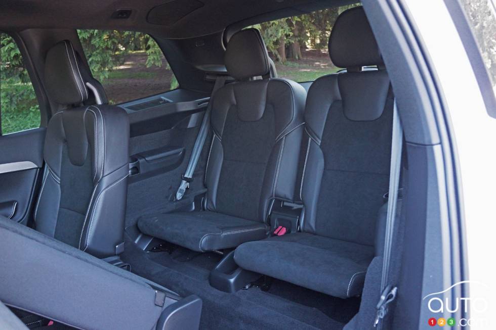 2016 Volvo XC90 T6 R design third row seats