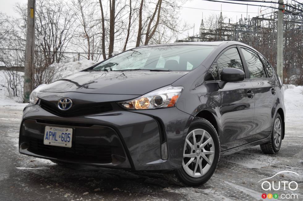 2016 Toyota Prius V front 3/4 view