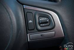 Commande pour le régulateur de vitesse sur le volant du Subaru Crosstrek 2016