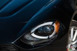 2016 Fiat 124 Spyder headlight