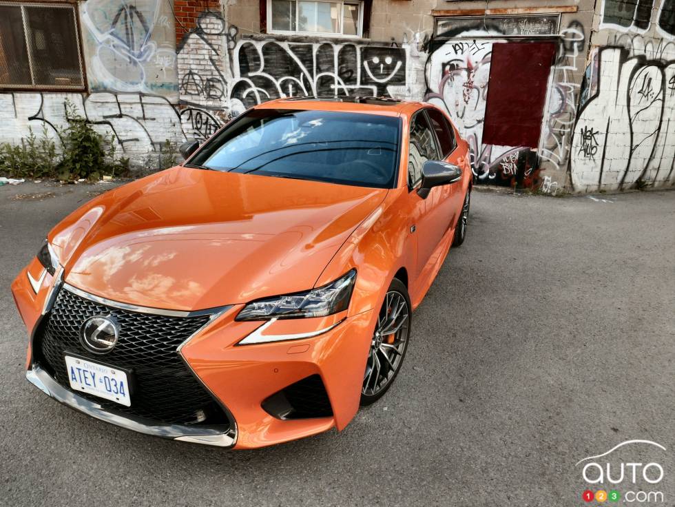 2016 Lexus GS F front 3/4 view