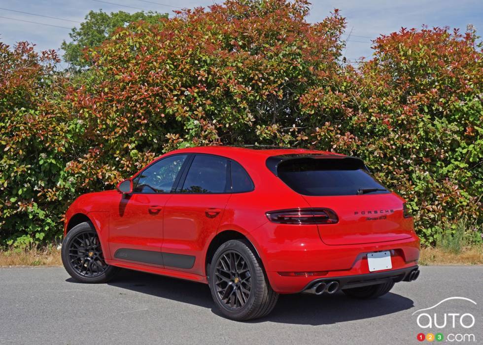 Vue 3/4 arrière de la Porsche Macan GTS 2017