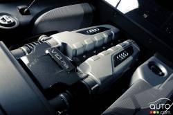 La Audi R8 V10 pendant l'essai comparatif des supervoitures 2010