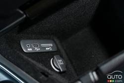 2015 Dodge Challenger RT Scat Pack USB connection