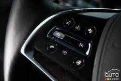 Commande pour le régulateur de vitesse sur le volant du Cadillac Escalade 2016