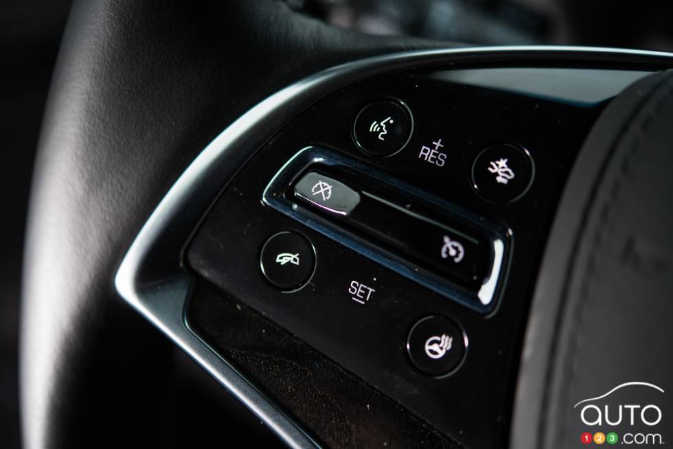 2016 Cadillac Escalade steering wheel mounted cruise controls
