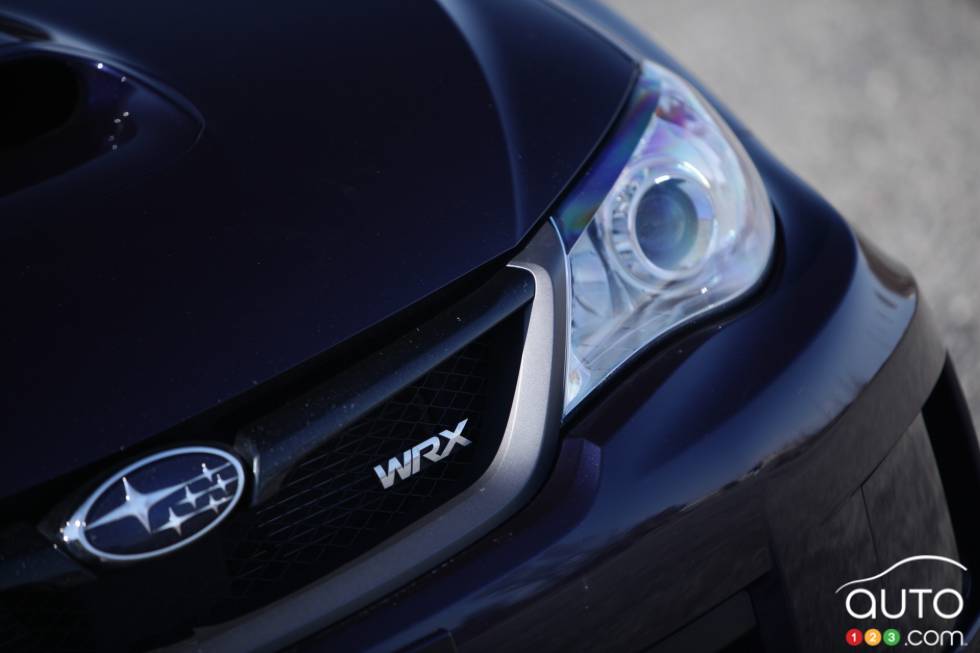 Logo and headlight details
