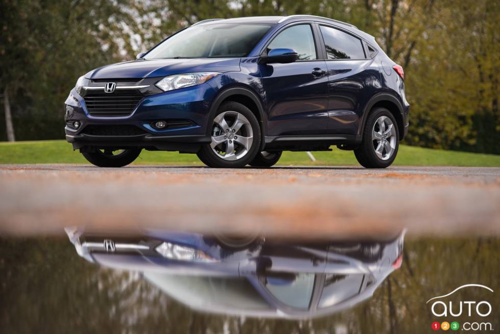 Vue 3/4 avant de la Honda HR-V EX-L Navi 2016