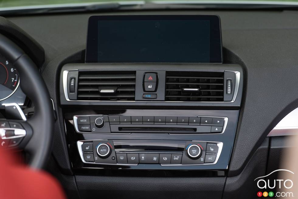 2015 BMW 228i xDrive Cabriolet center console