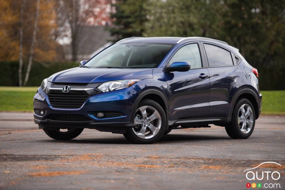 2016 Honda HR-V EX-L Navi front 3/4 view