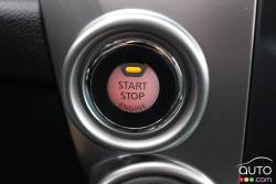 2017 Nissan Titan start and stop engine button
