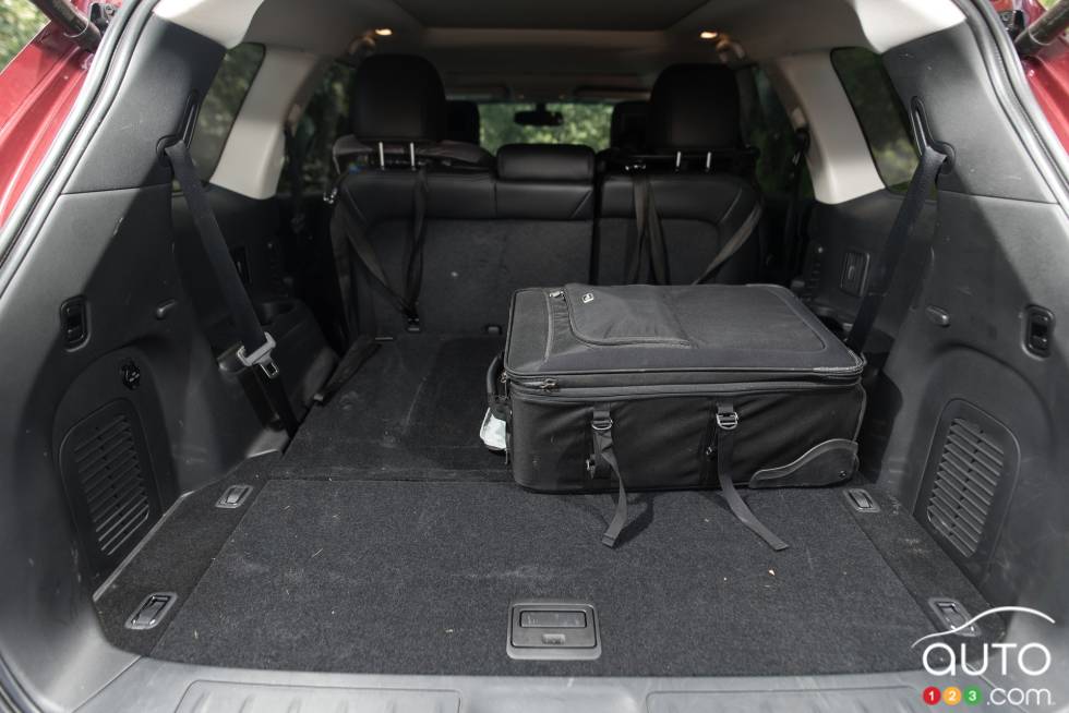 2015 Nissan Pathfinder Platinum AWD trunk