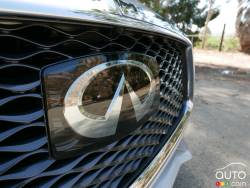 2017 Inifiniti Q60 front grille