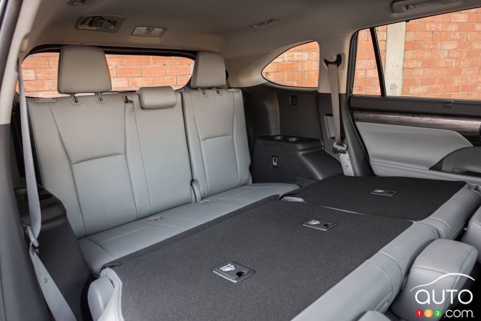 We drive the 2020 Toyota Highlander 