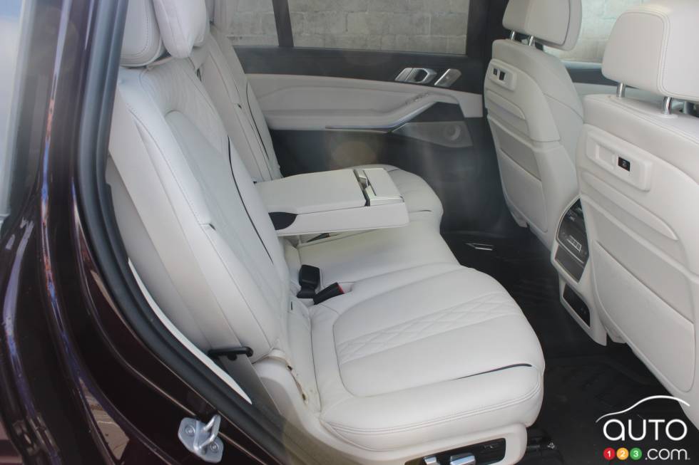 We drive the 2020 BMW X7 M50i