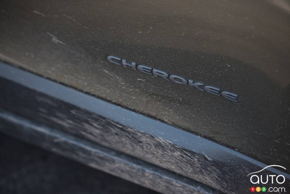 Écusson du modèle du Jeep Cherokee Trailhawk 2016