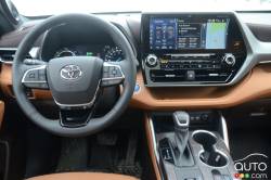 We drive the 2021 Toyota Highlander Hybrid