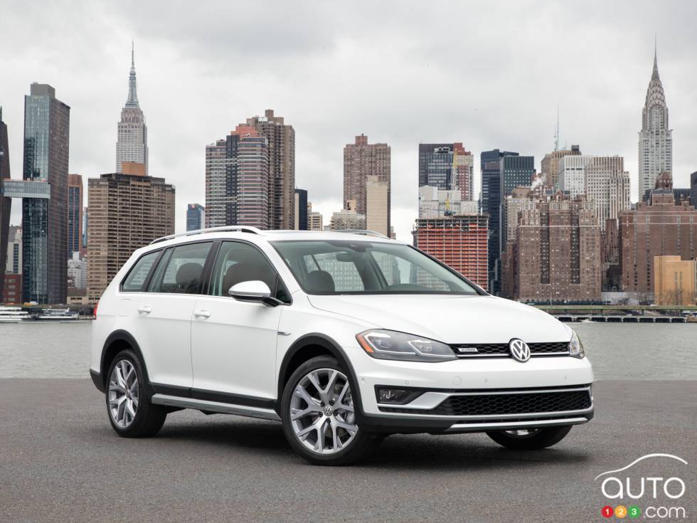 2018 Golf Alltrack 3/4 front view