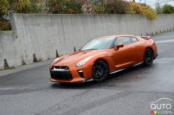 2017 Nissan GT-R front 3/4 view