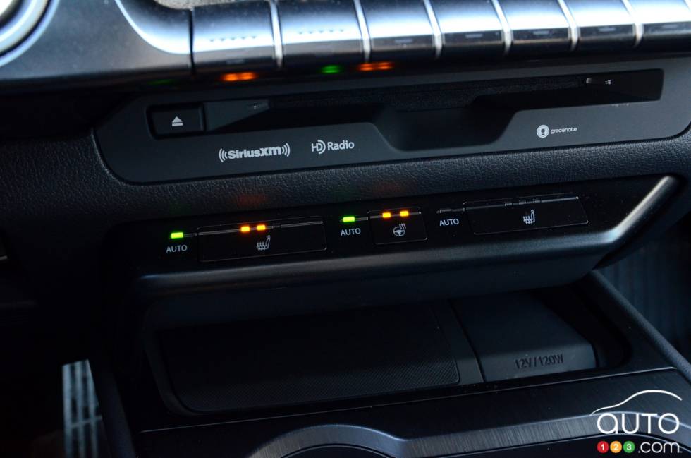 We test drive the 2019 Lexus UX 200