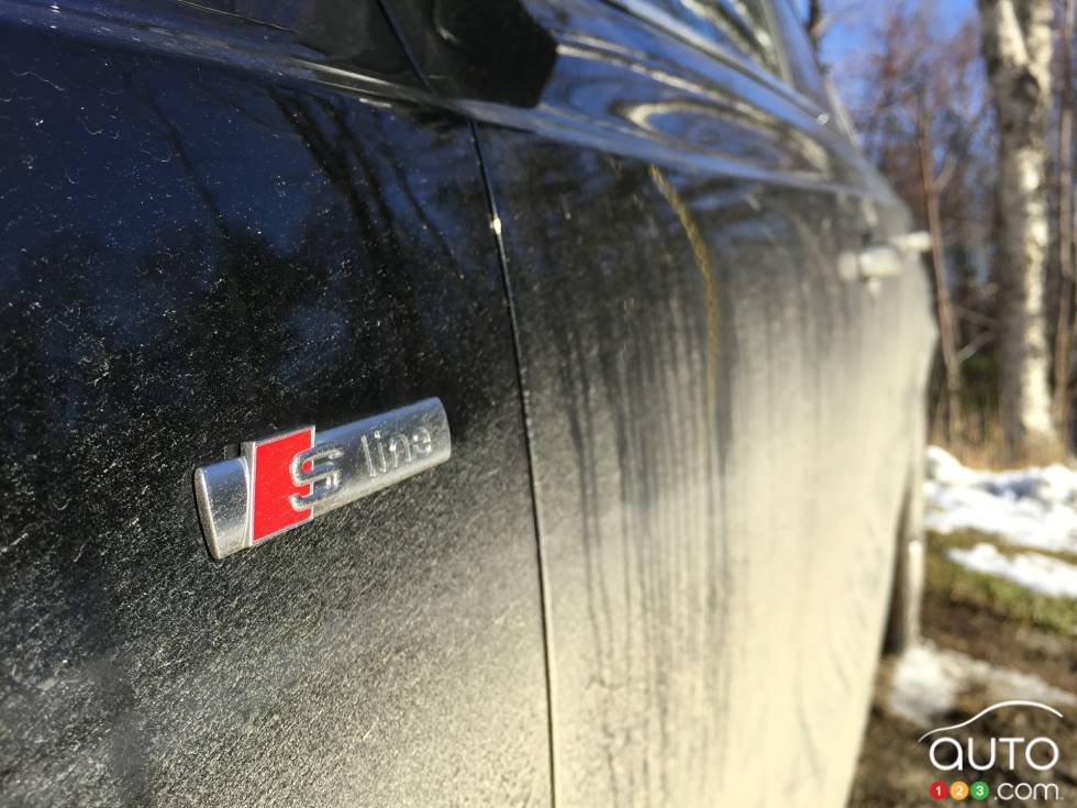 2016 Audi Q3 trim badge